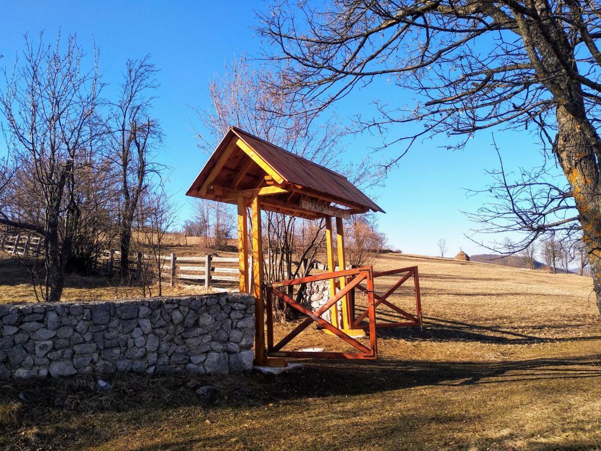 Srdica Kuca Villa Trnava  ภายนอก รูปภาพ